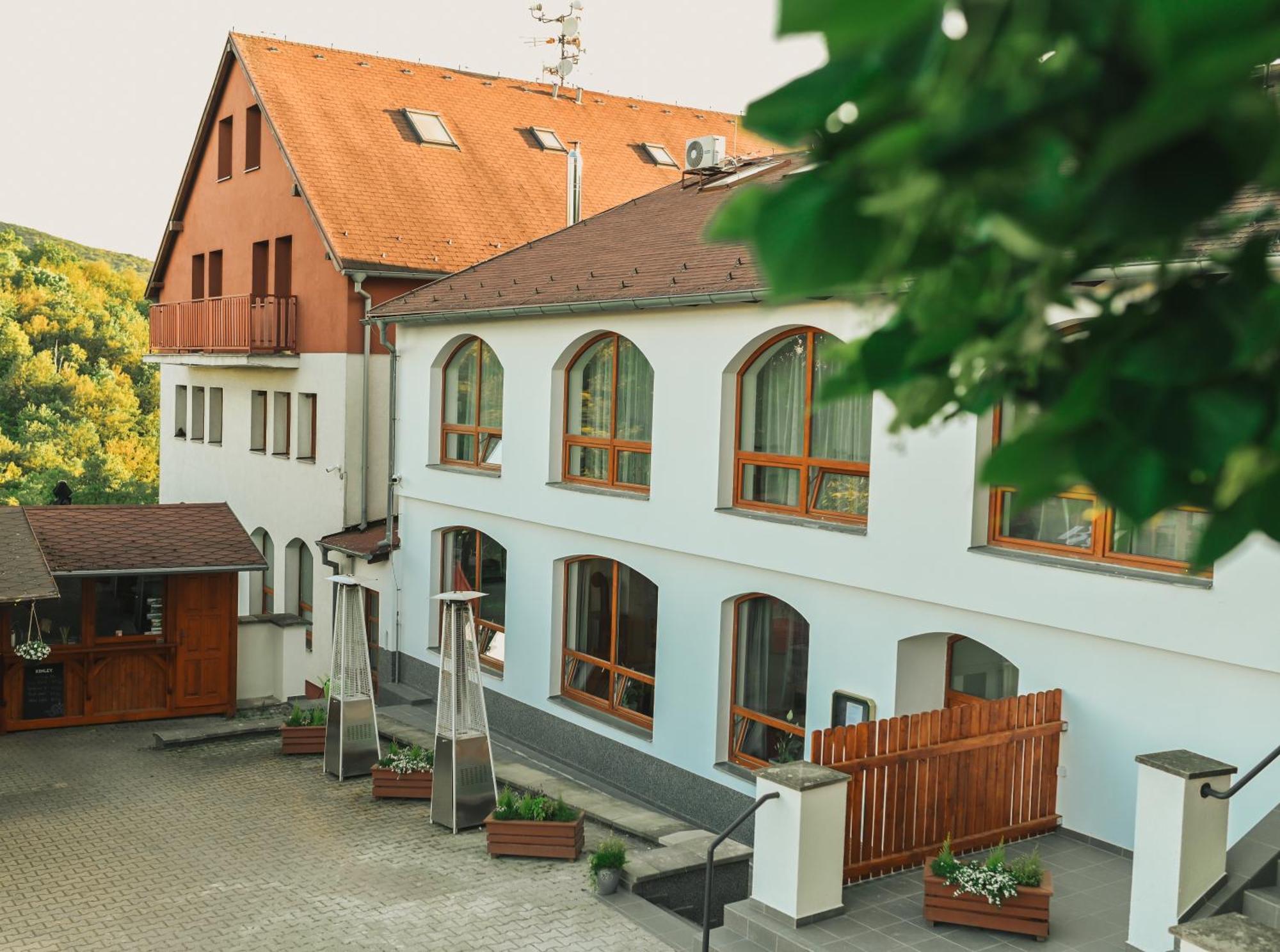 Restaurace A Penzion U Svate Barbory Ústí nad Labem 外观 照片